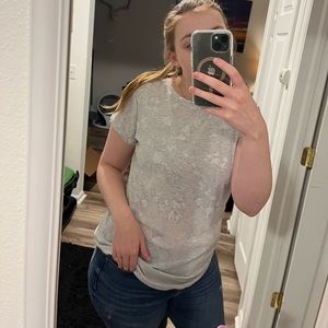 Light Grey floral Simply Vera Wang top (large)